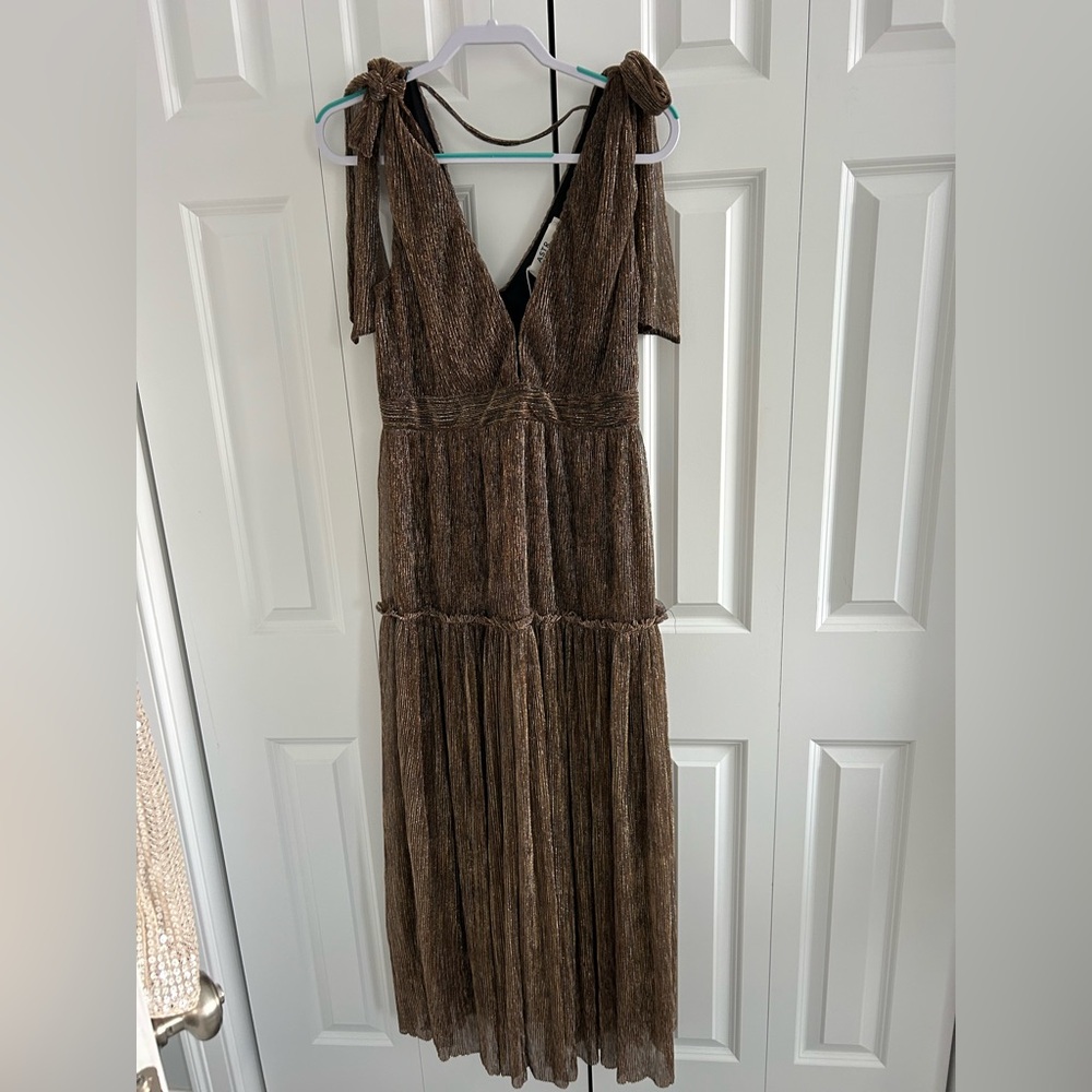 NWT ASTR  Desma Dress Metallic Bronze V-Neck Maxi Dress Size L - Picture 7 of 12